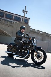 Harley-Davidson_XL883N_Sportster_Iron_883_2012