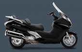 Honda_FJS600_Silver_Wing_2016
