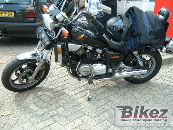 Honda VF 700 C Magna