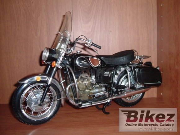 Moto Guzzi V 7 850 California