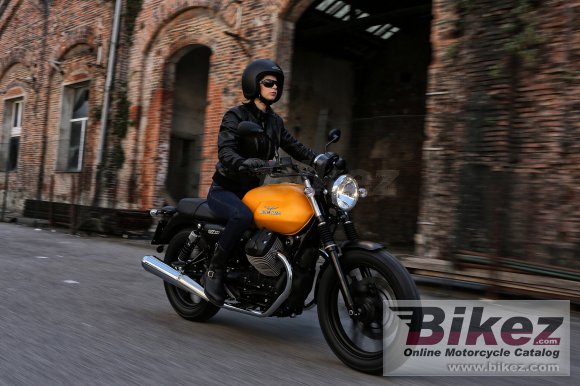 Moto Guzzi V7 II Stone