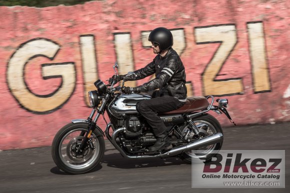 Moto Guzzi V7 III Anniversario