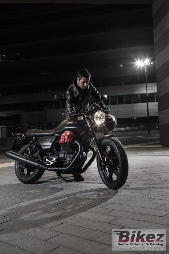 Moto Guzzi V7 III Carbon