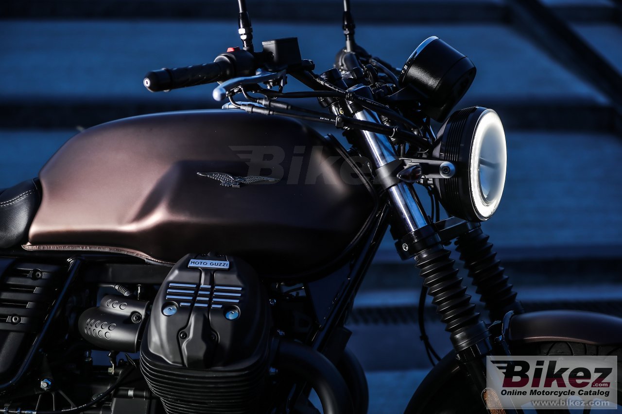 Moto Guzzi V7 III Stone Night Pack