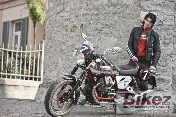 Moto Guzzi V7 Racer