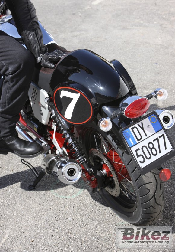 Moto Guzzi V7 Racer