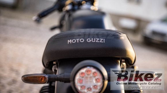 Moto Guzzi V7 Stone