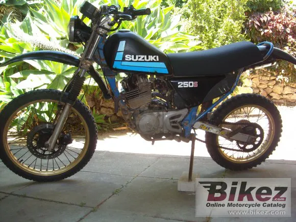 Suzuki DR 250 S