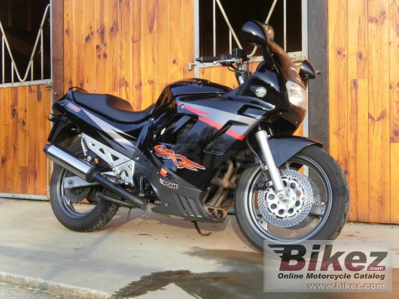 Suzuki GSX 750 F