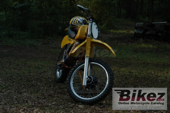 Suzuki RM 465