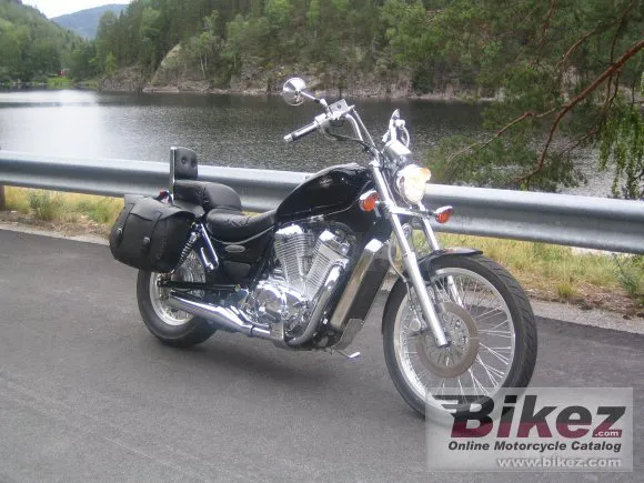 Suzuki VS 600 GLF Intruder