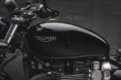 Triumph_Bonneville_Bobber_Black_2020