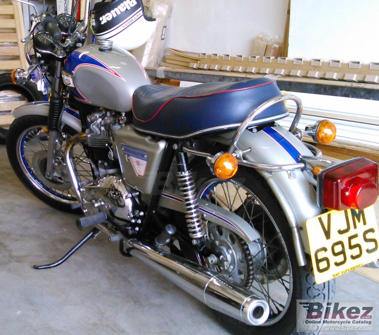 Triumph T140 V Bonneville SIlver Jubilee