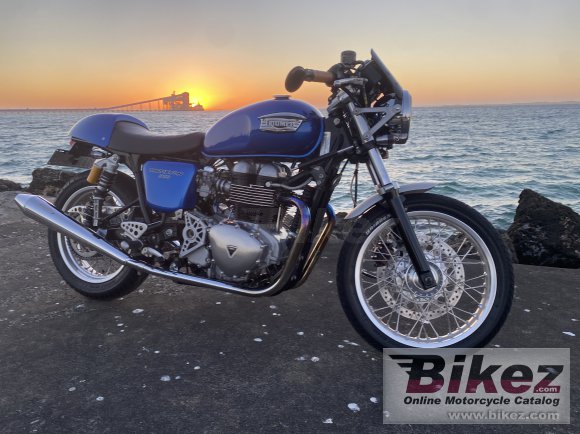 Triumph Thruxton 900