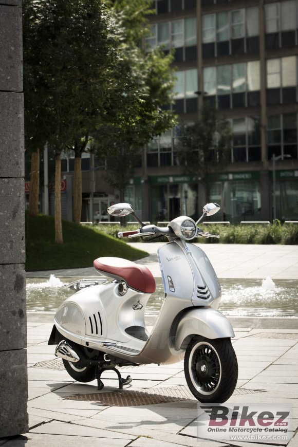 Vespa 946