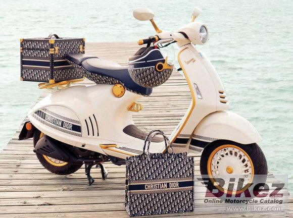 Vespa 946 Christian Dior