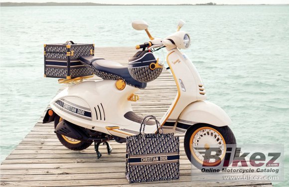 Vespa 946 Christian Dior