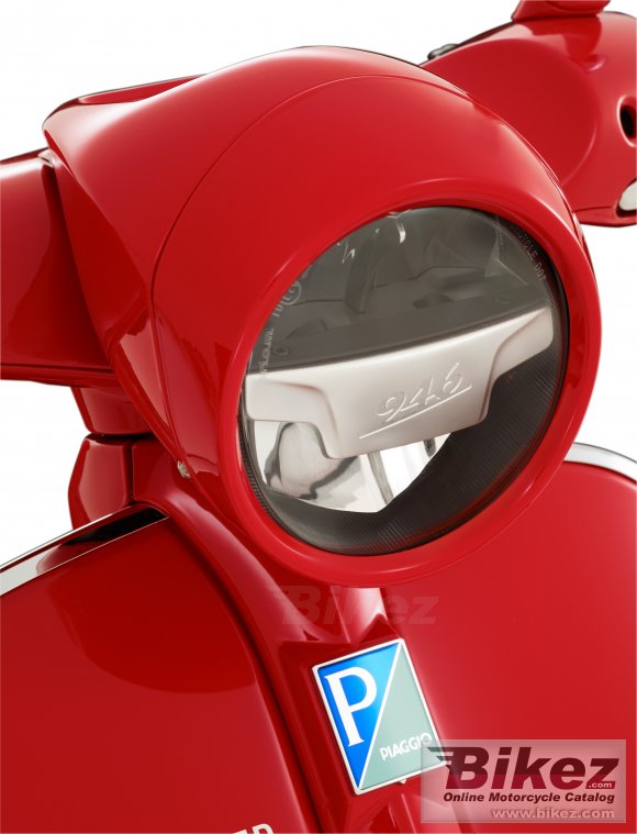 Vespa 946 RED