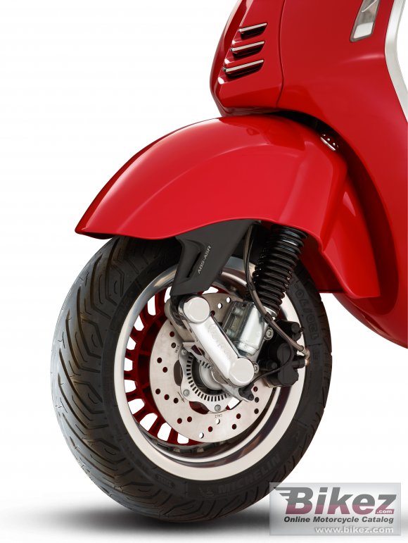 Vespa 946 RED