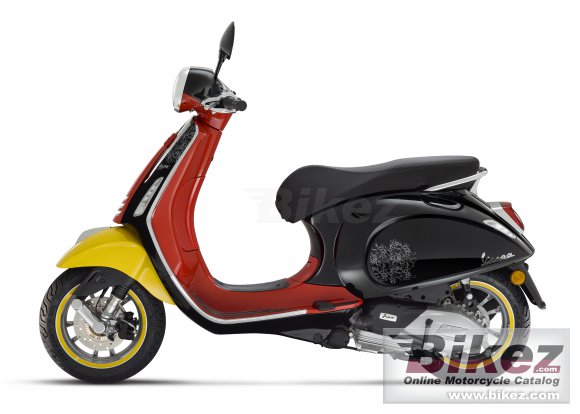 Vespa Primavera Disney Mickey Mouse Edition