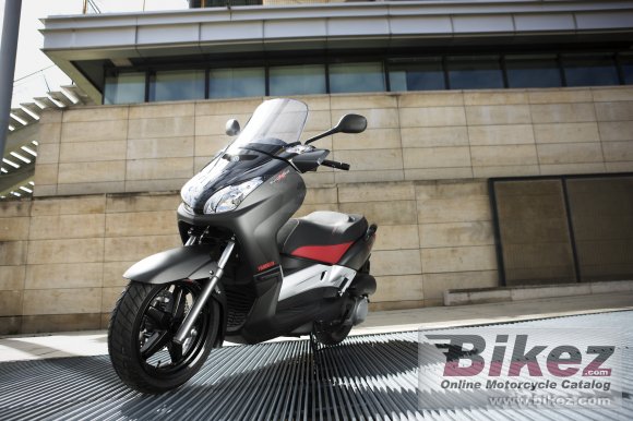 Yamaha Black X-Max 250