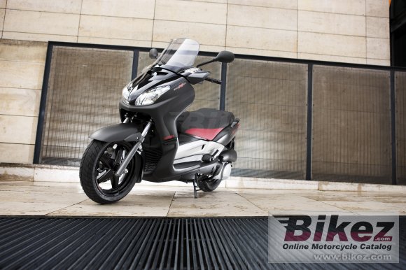 Yamaha Black X-Max 250