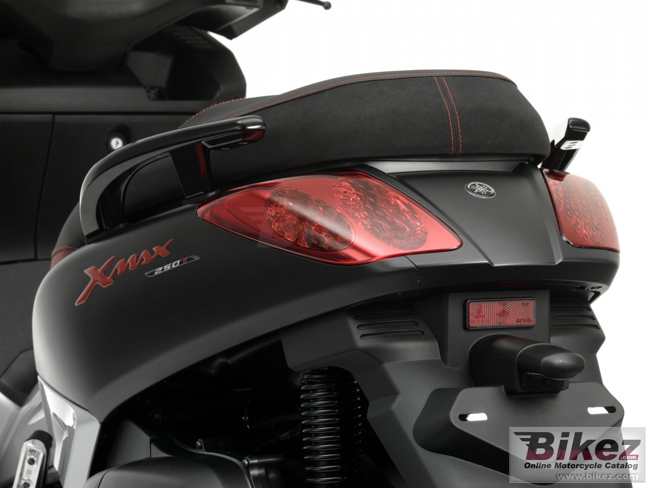 Yamaha Black X-Max 250