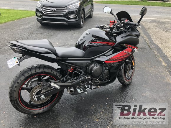 Yamaha FZ6R