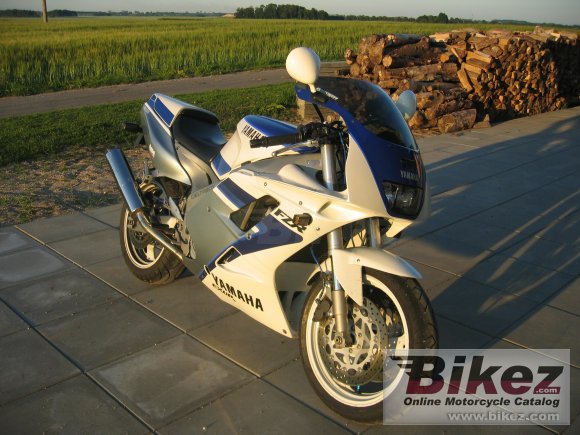 Yamaha FZR 1000