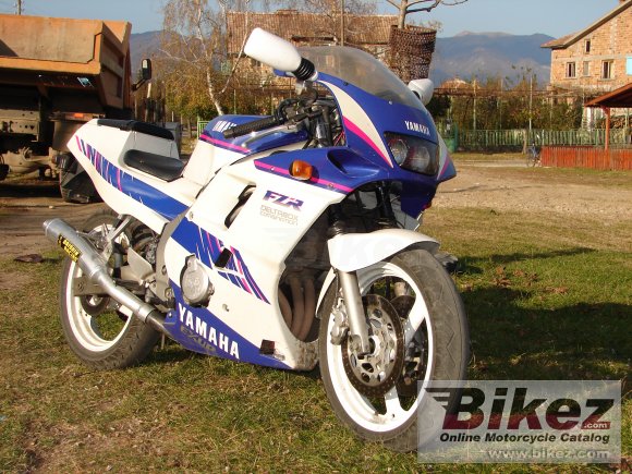 Yamaha FZR 250