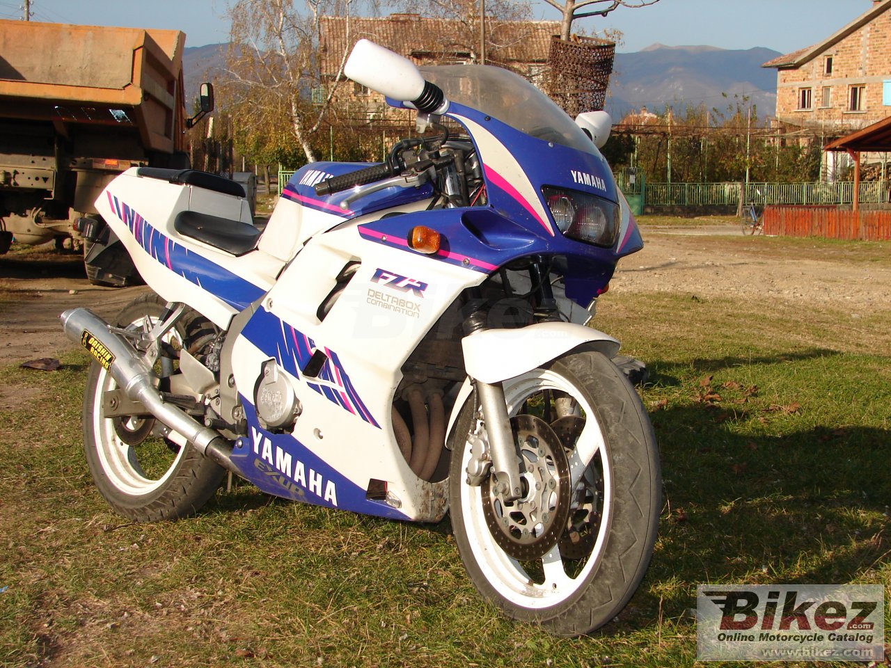 Yamaha FZR 250