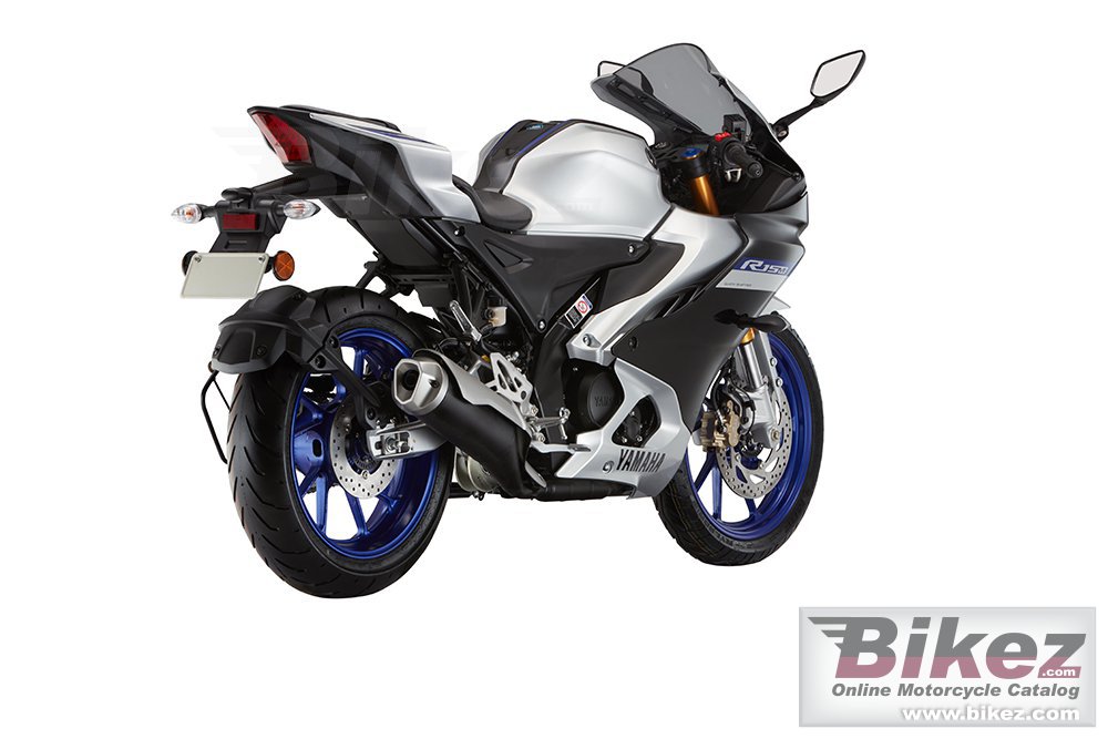 Yamaha R15M