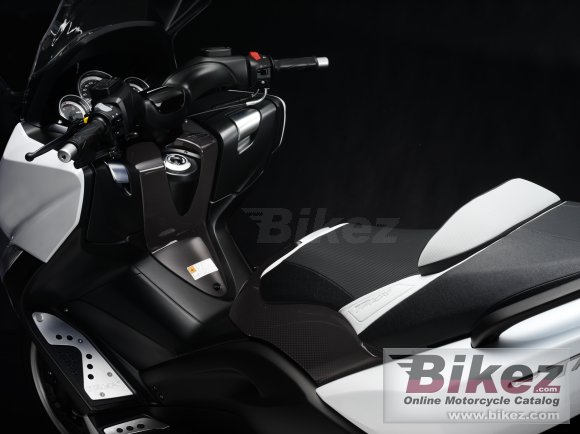 Yamaha TMAX White Max