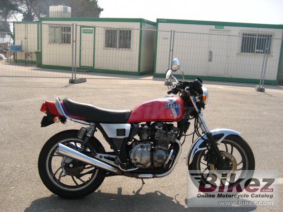 Yamaha XJ 550