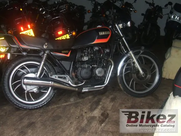 Yamaha XJ 550