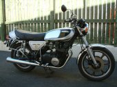 Yamaha_XS_750_1977