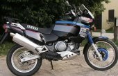 Yamaha_XTZ_750_Super_T%C3%A9n%C3%A9r%C3%A9_1992